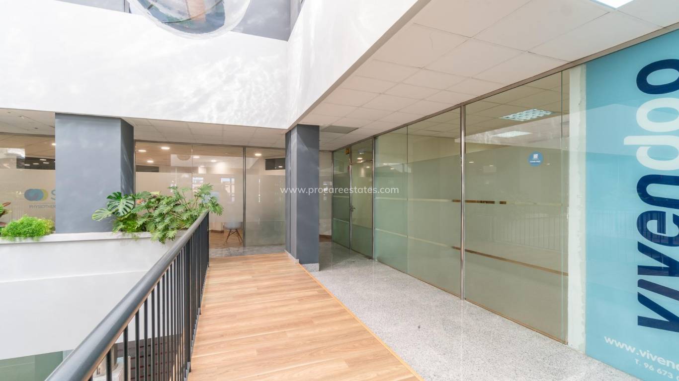 Alquiler a largo plazo - Propiedad comercial - Orihuela Costa - Playa Flamenca