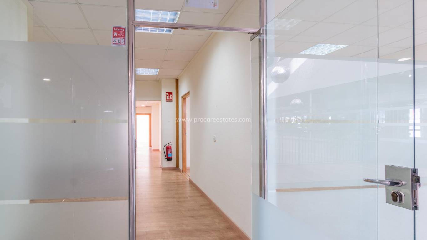 Alquiler a largo plazo - Propiedad comercial - Orihuela Costa - Playa Flamenca