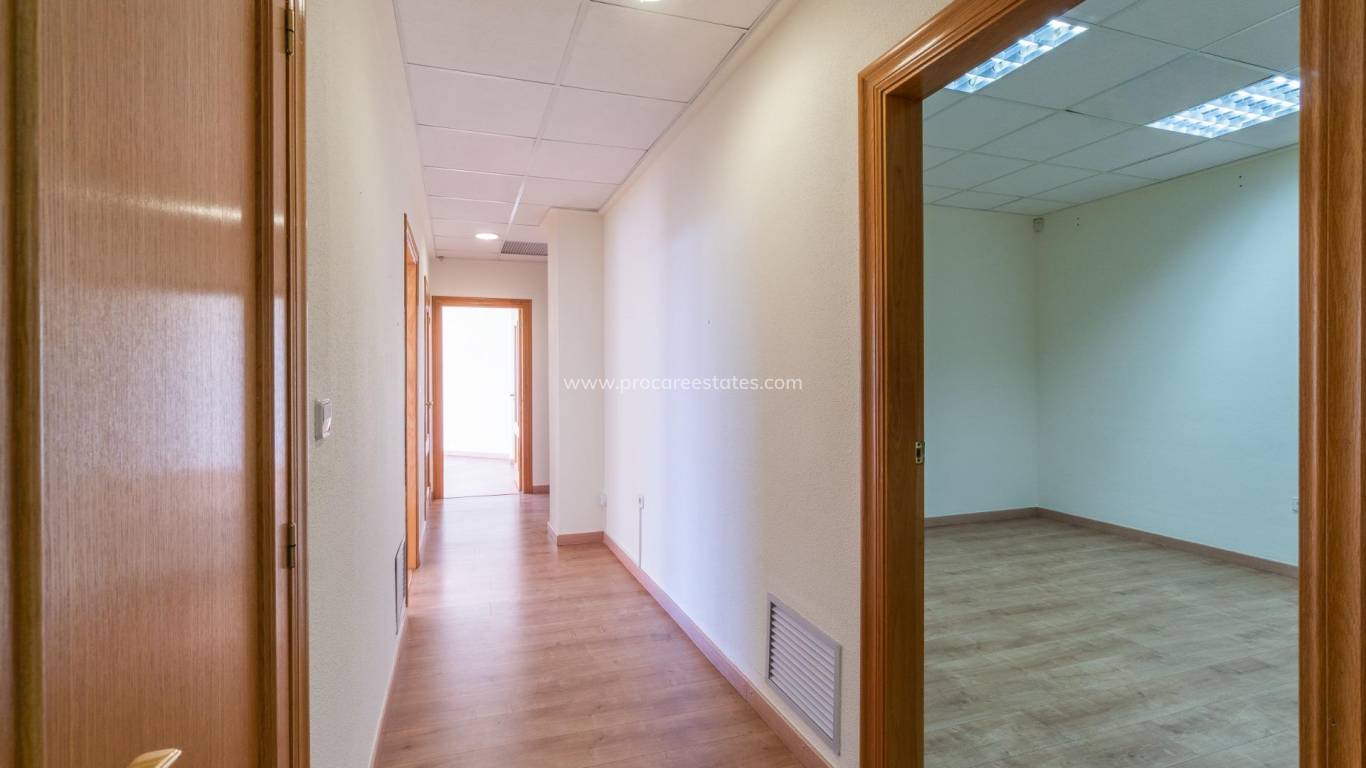 Alquiler a largo plazo - Propiedad comercial - Orihuela Costa - Playa Flamenca