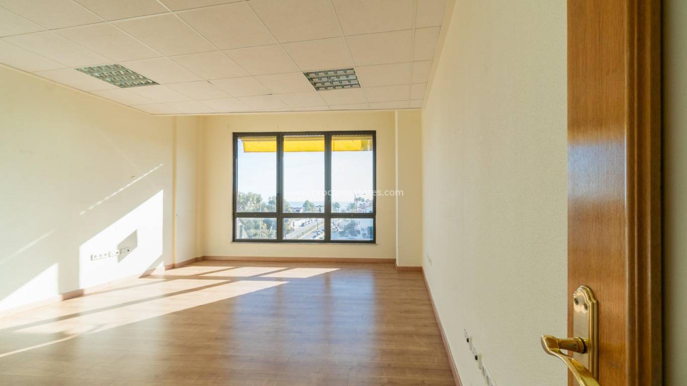 Alquiler a largo plazo - Propiedad comercial - Orihuela Costa - Playa Flamenca