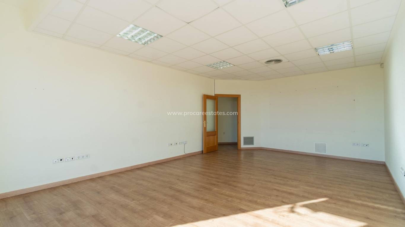 Alquiler a largo plazo - Propiedad comercial - Orihuela Costa - Playa Flamenca