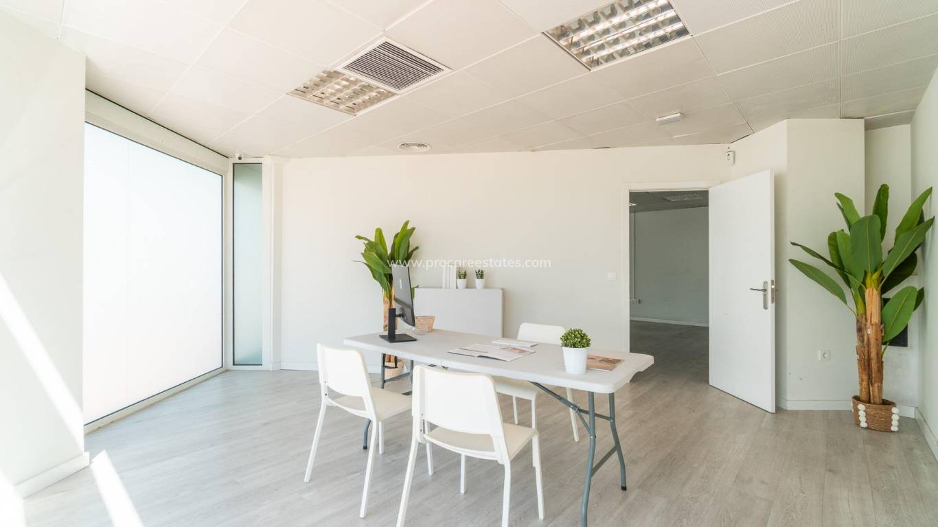 Alquiler a largo plazo - Propiedad comercial - Orihuela Costa - Playa Flamenca