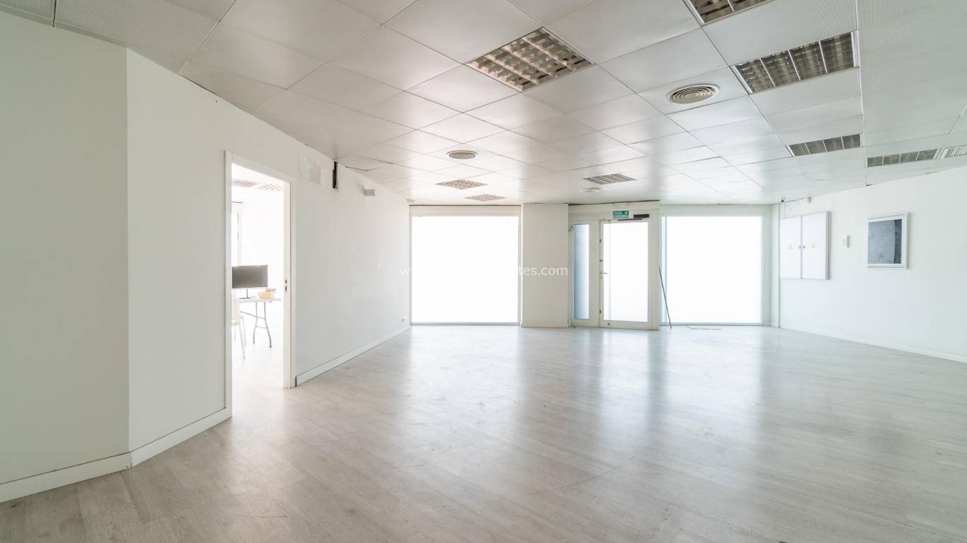 Alquiler a largo plazo - Propiedad comercial - Orihuela Costa - Playa Flamenca