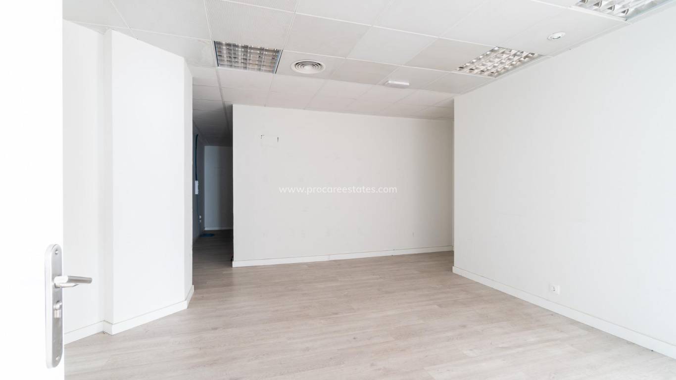 Alquiler a largo plazo - Propiedad comercial - Orihuela Costa - Playa Flamenca