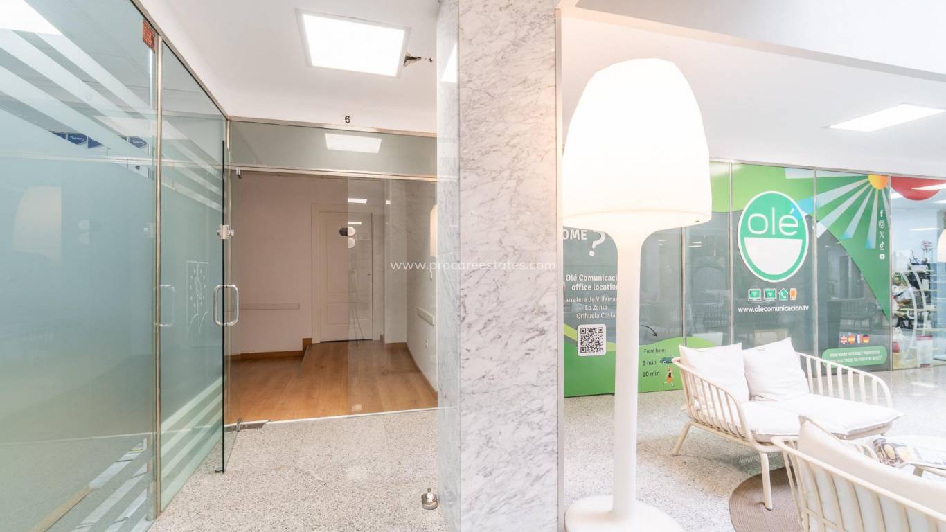 Alquiler a largo plazo - Propiedad comercial - Orihuela Costa - Playa Flamenca