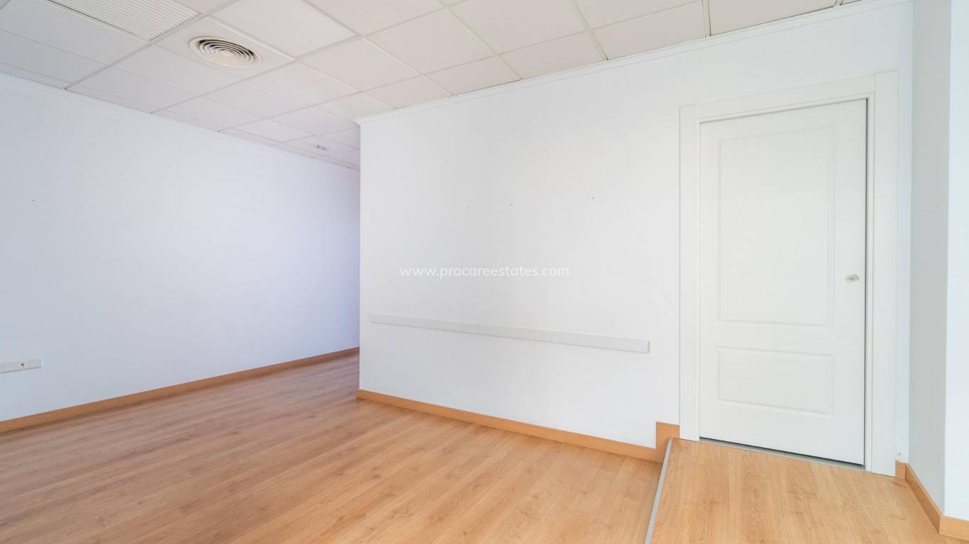 Alquiler a largo plazo - Propiedad comercial - Orihuela Costa - Playa Flamenca
