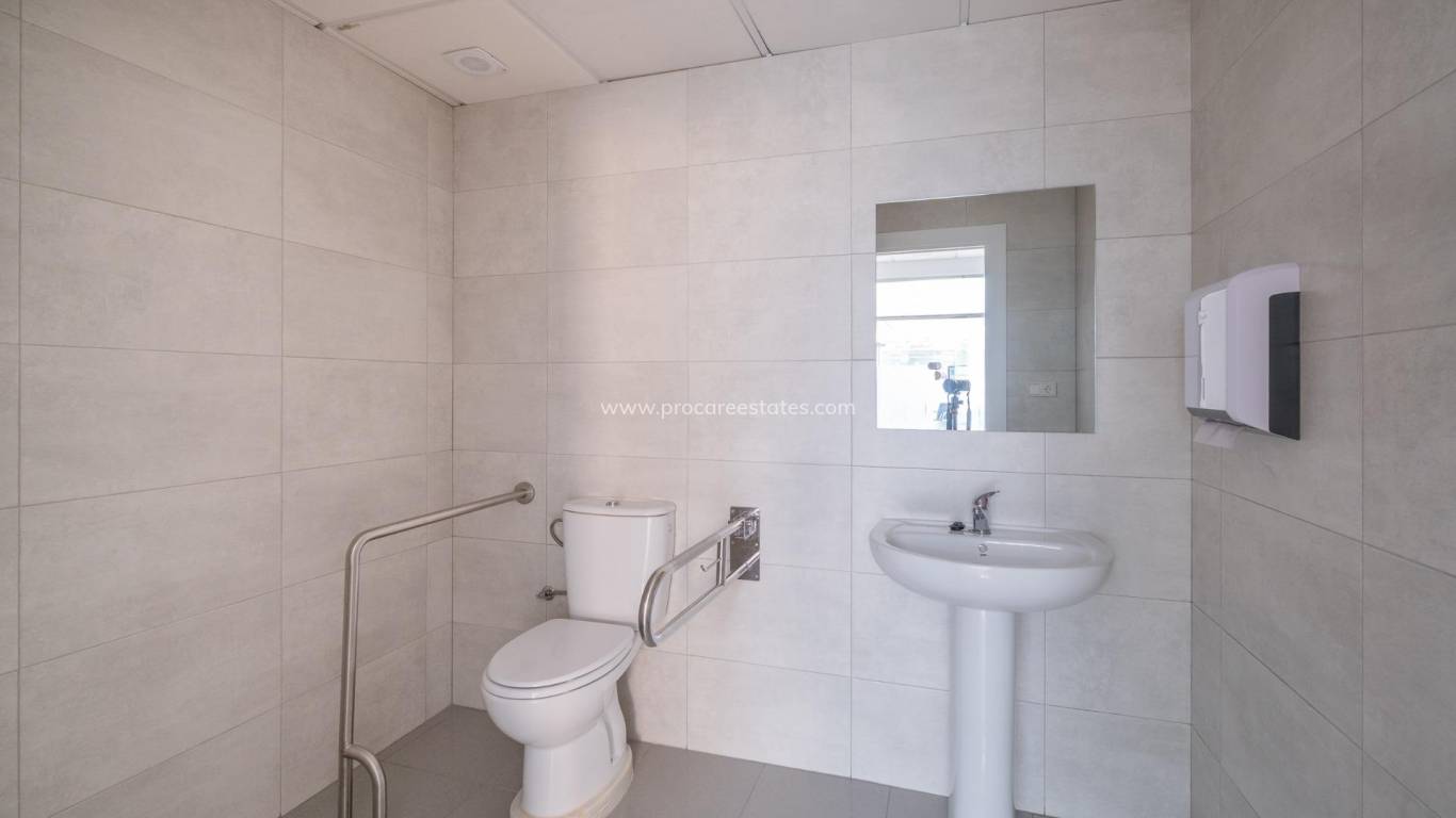 Alquiler a largo plazo - Propiedad comercial - Orihuela Costa - Playa Flamenca