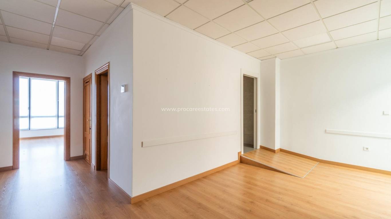 Alquiler a largo plazo - Propiedad comercial - Orihuela Costa - Playa Flamenca
