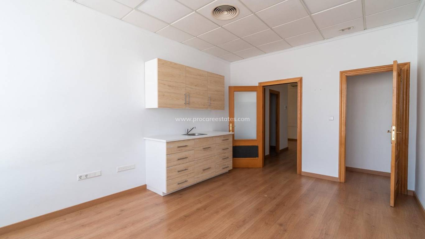 Alquiler a largo plazo - Propiedad comercial - Orihuela Costa - Playa Flamenca