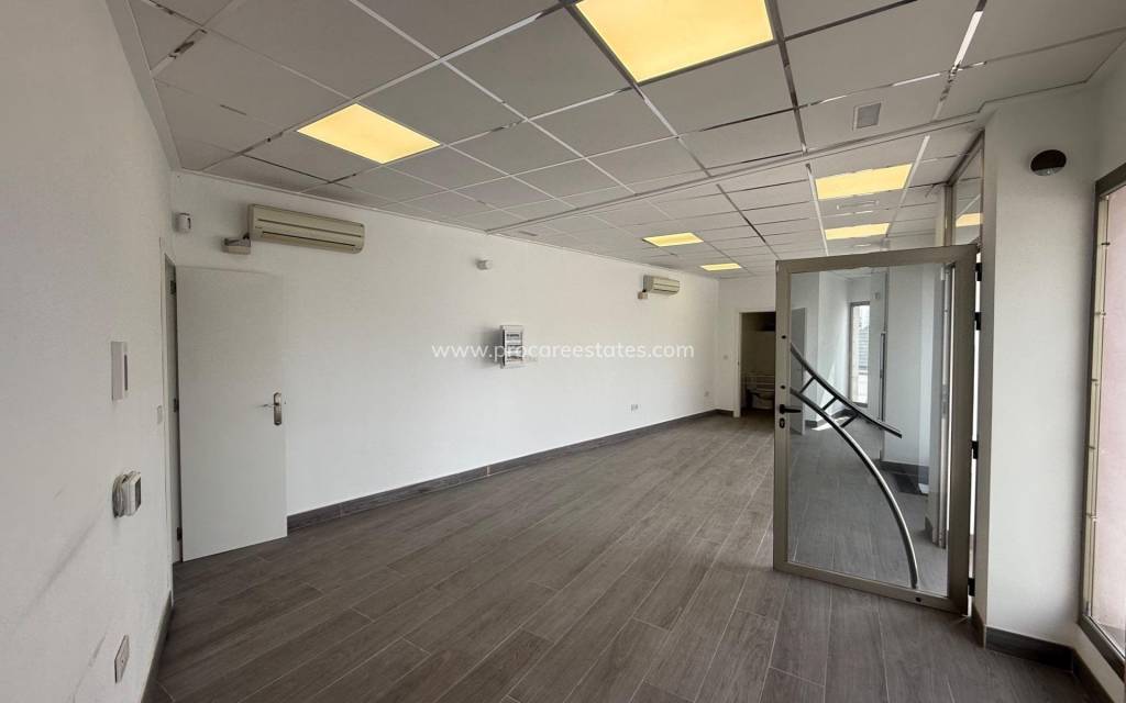 Alquiler a largo plazo - Propiedad comercial - Torrevieja - Paseo maritimo