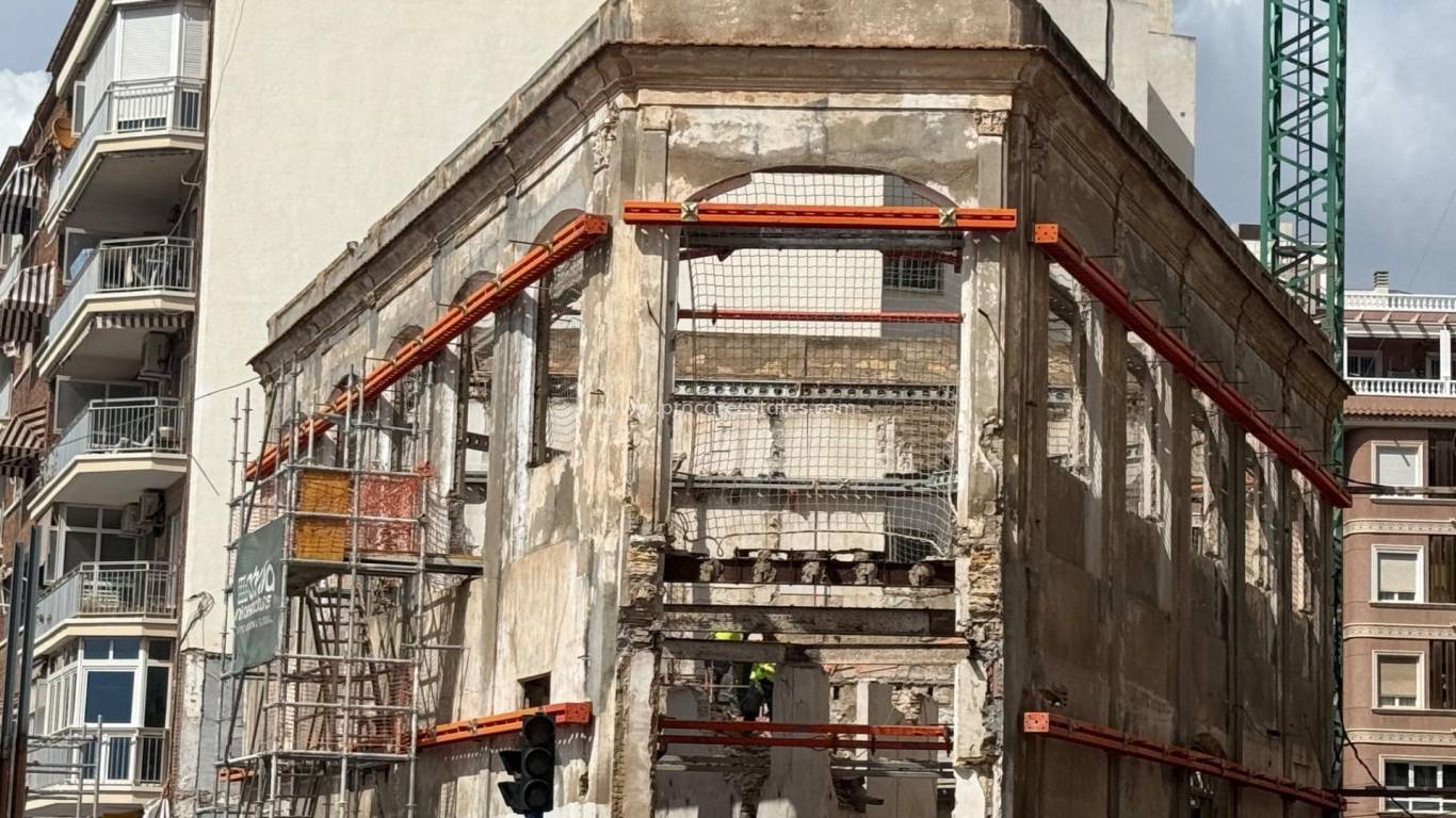 Alquiler a largo plazo - Propiedad comercial - Torrevieja - Paseo maritimo