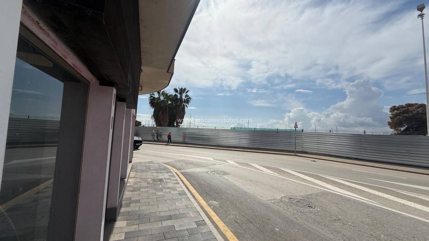 Alquiler a largo plazo - Propiedad comercial - Torrevieja - Paseo maritimo