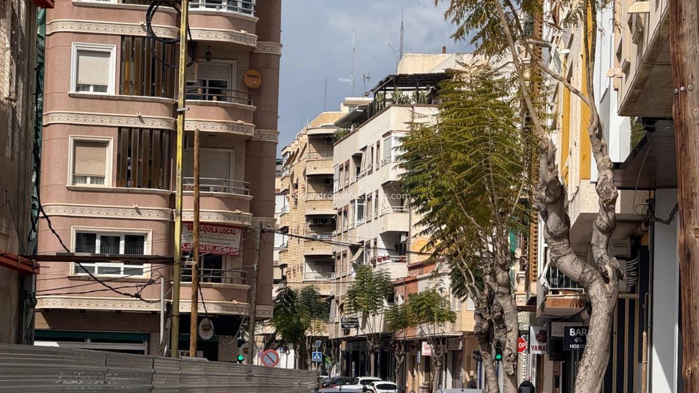 Alquiler a largo plazo - Propiedad comercial - Torrevieja - Paseo maritimo