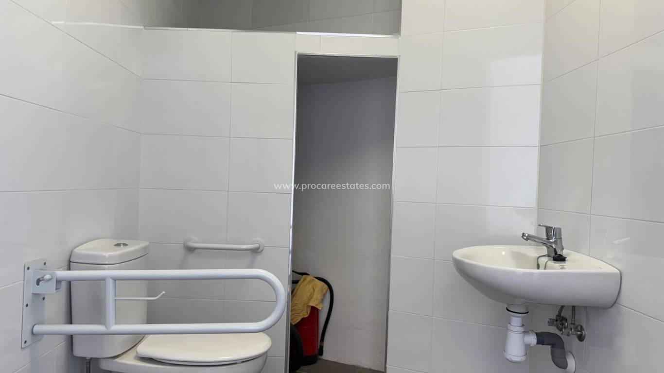 Alquiler a largo plazo - Propiedad comercial - Torrevieja - Paseo maritimo