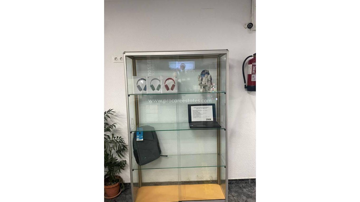 Alquiler a largo plazo - Propiedad comercial - Torrevieja - Torrevieja Center