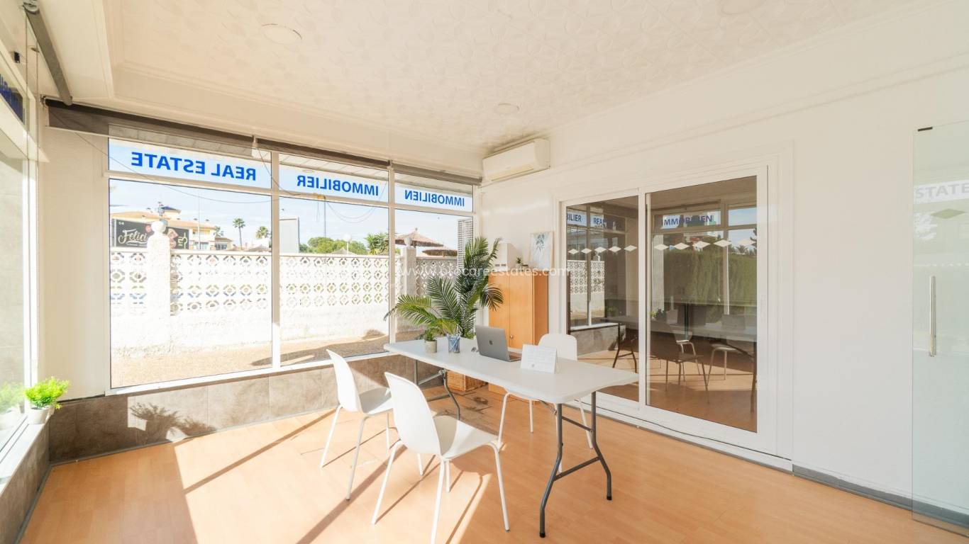 Lange termijn verhuur - Commercieel vastgoed - Orihuela Costa - La Zenia