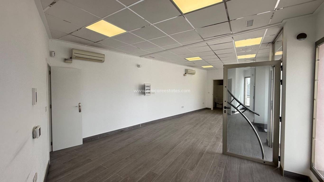 Location longue durée - Propriété commerciale - Torrevieja - Paseo maritimo