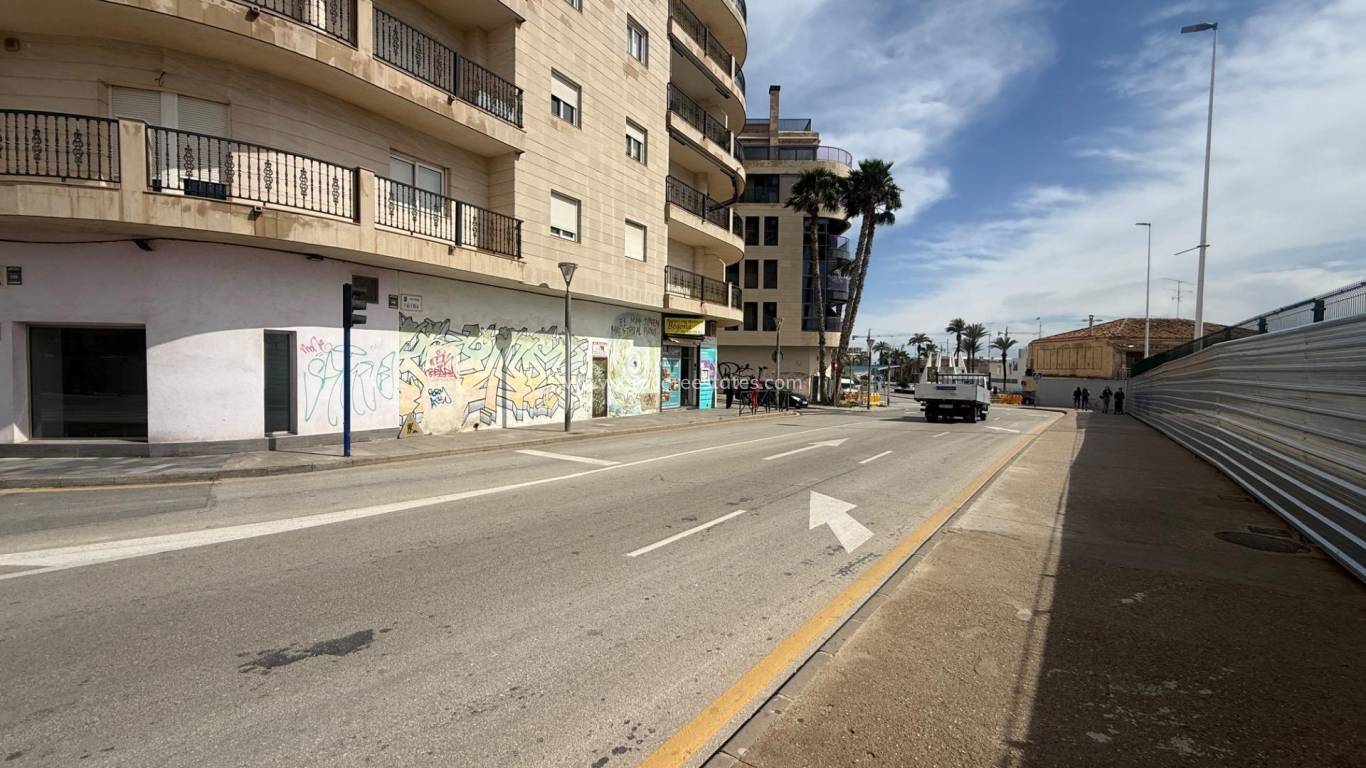 Location longue durée - Propriété commerciale - Torrevieja - Paseo maritimo