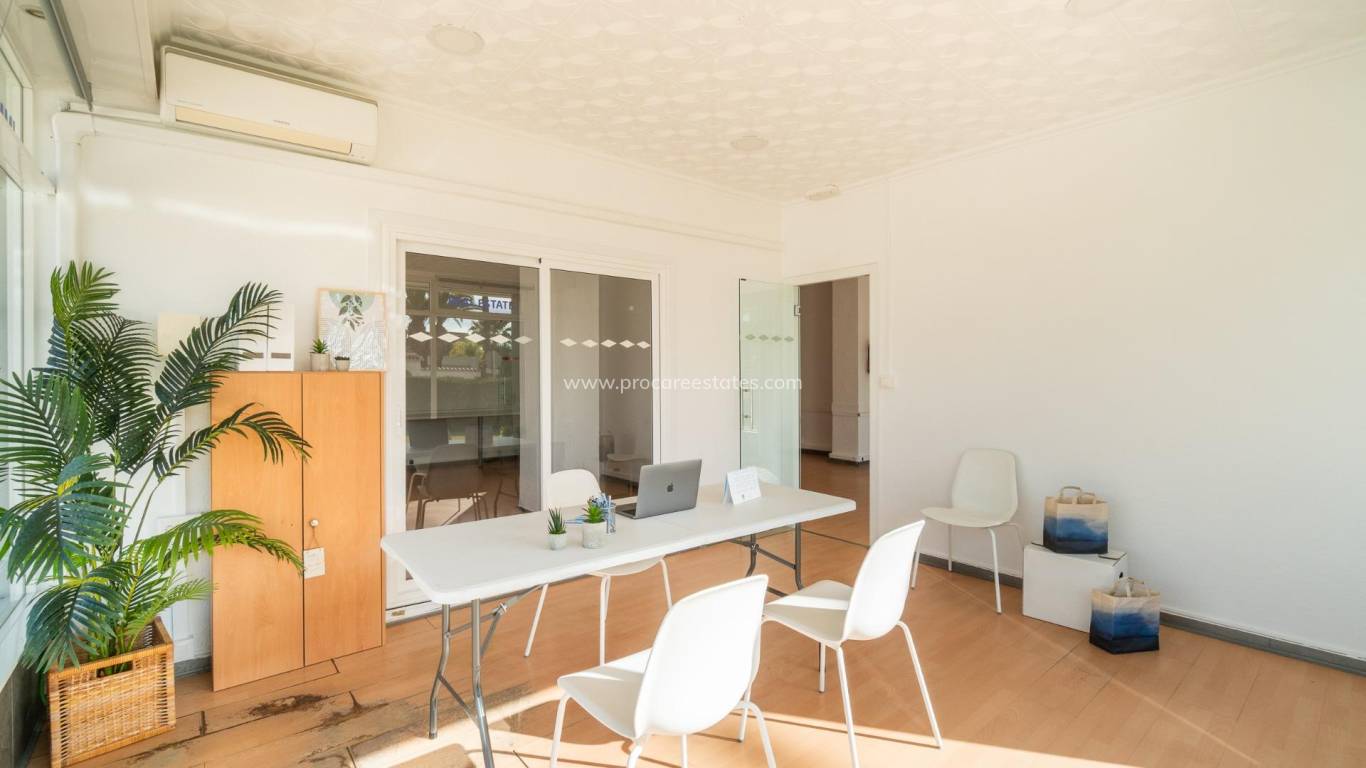 Long time Rental - Commercial property - Orihuela Costa - La Zenia