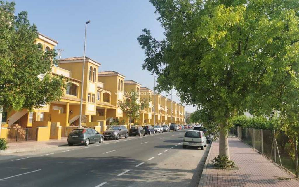 Resale - Apartment - Daya Nueva