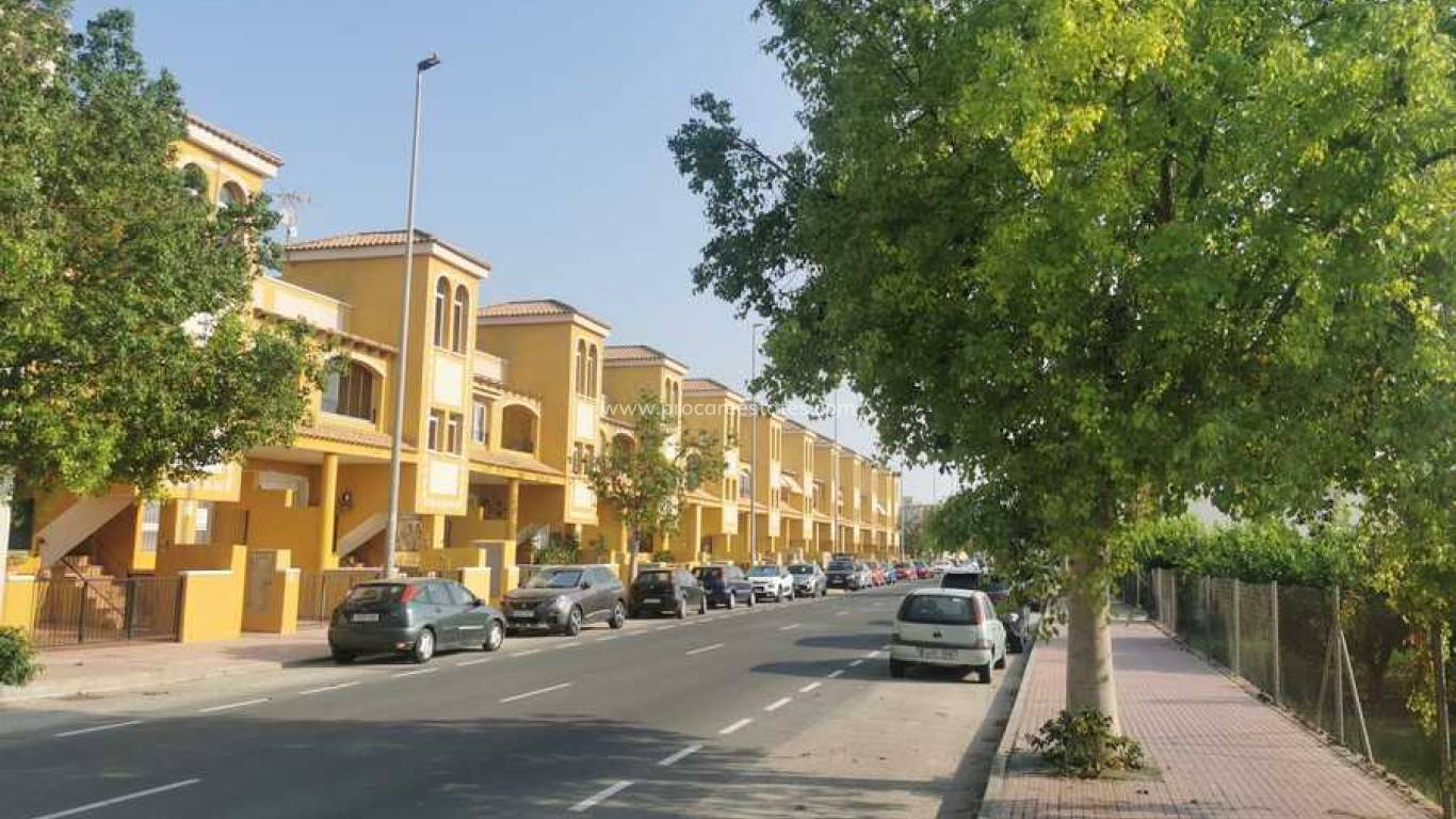 Resale - Apartment - Daya Nueva