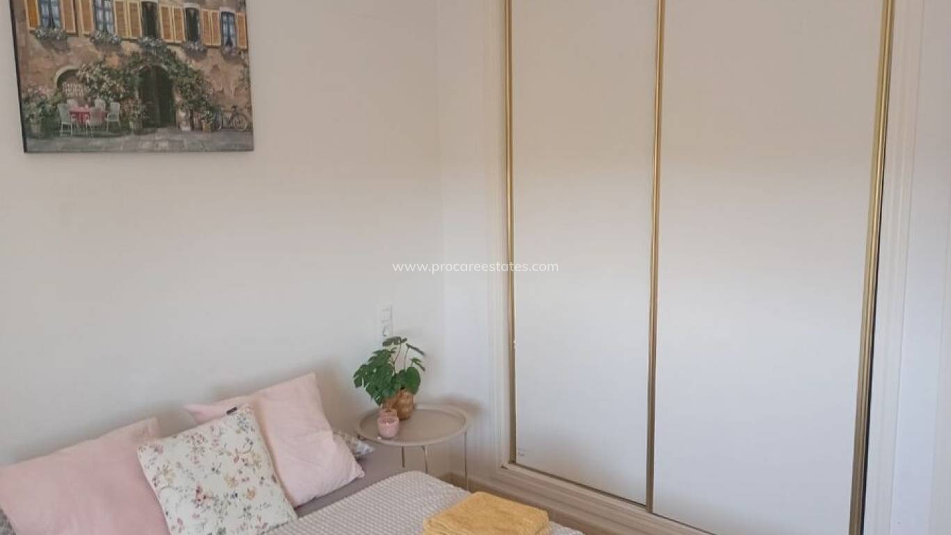 Resale - Apartment - Daya Nueva