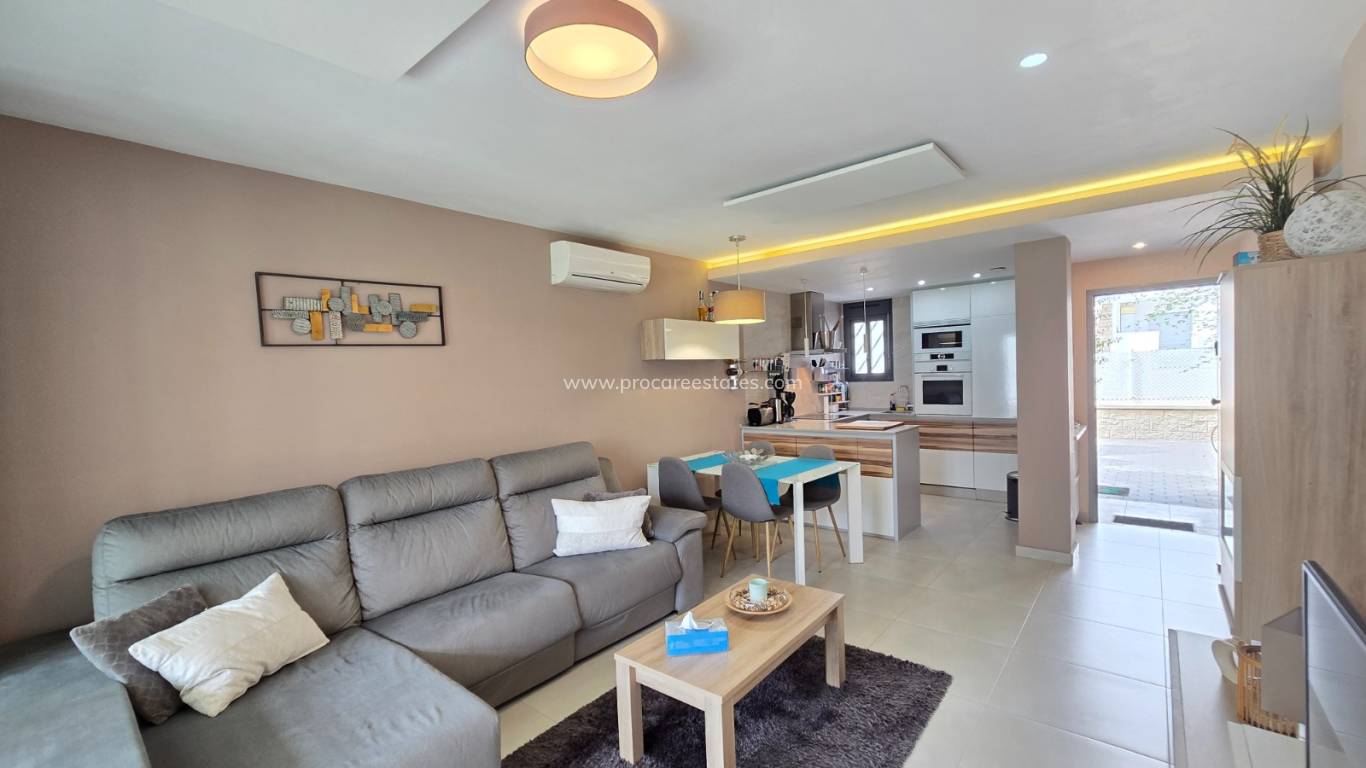 Resale - Apartment / Flat * - Orihuela Costa * - Punta Prima *