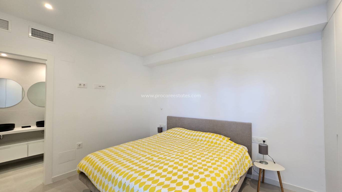 Resale - Apartment / Flat * - Pilar de la Horadada *