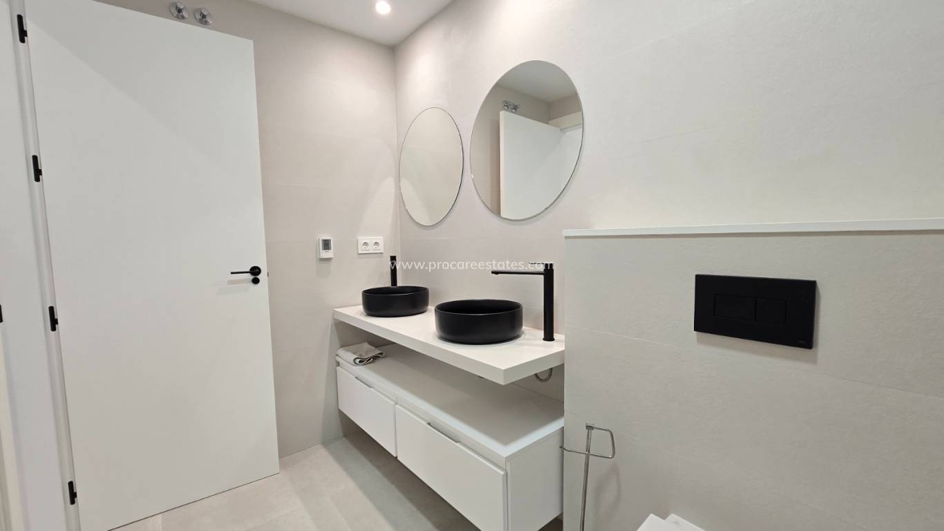 Resale - Apartment / Flat * - Pilar de la Horadada *