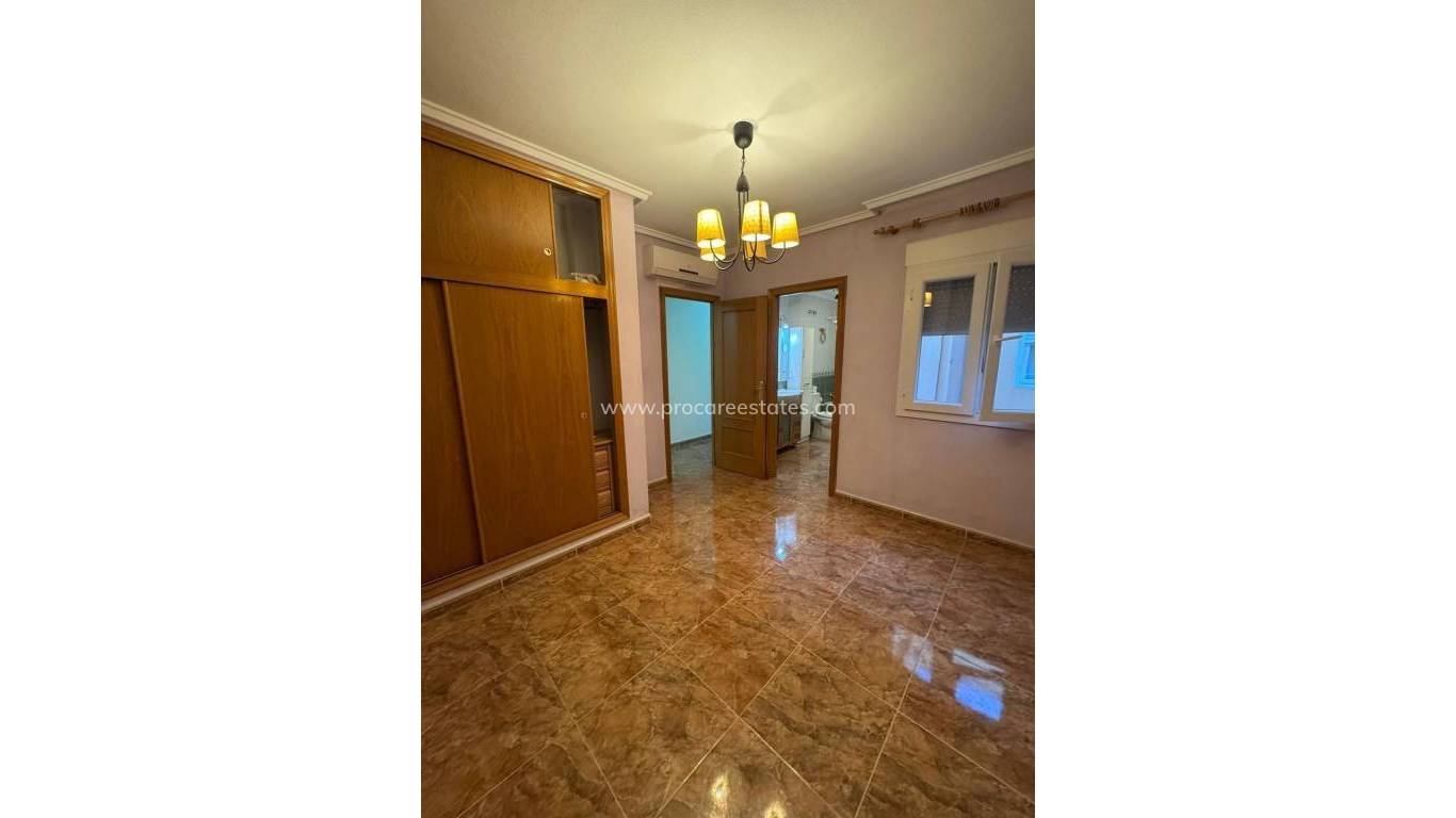 Resale - Apartment - Jacarilla - Comunidad Valenciana