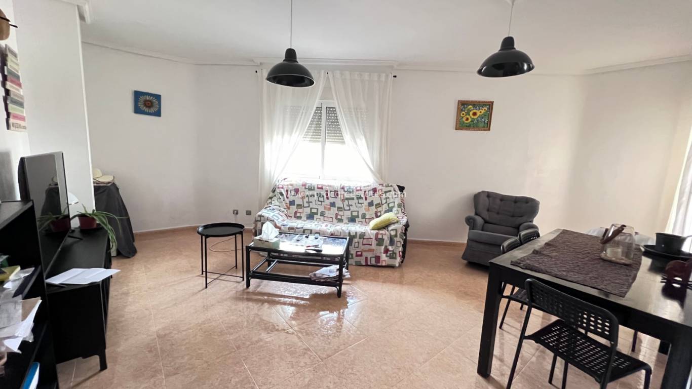 Resale - Apartment - Jacarilla