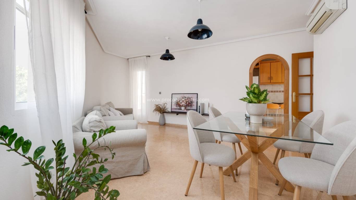 Resale - Apartment - Jacarilla