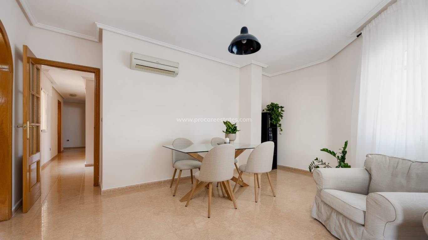 Resale - Apartment - Jacarilla