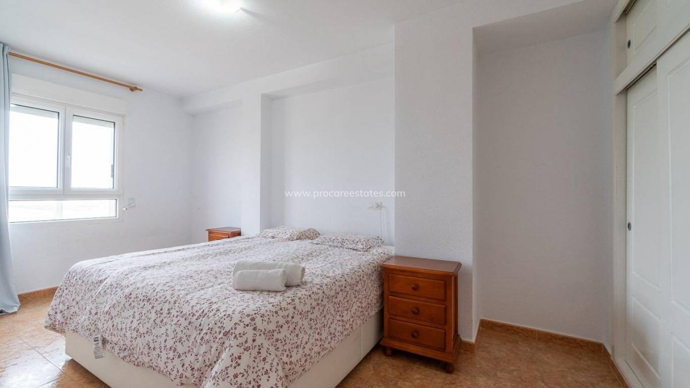 Resale - Apartment - Orihuela Costa - Campoamor