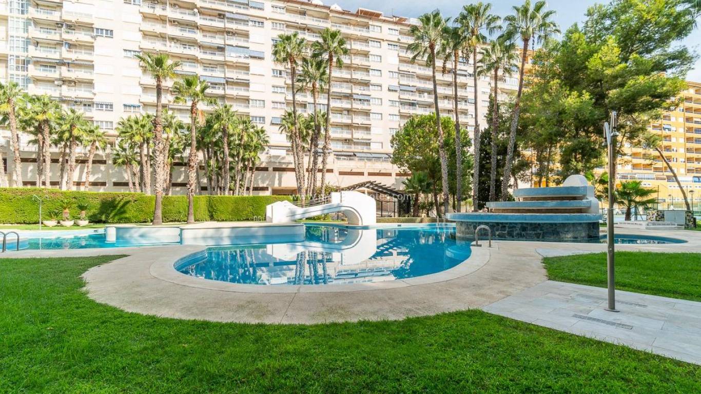 Resale - Apartment - Orihuela Costa - Campoamor