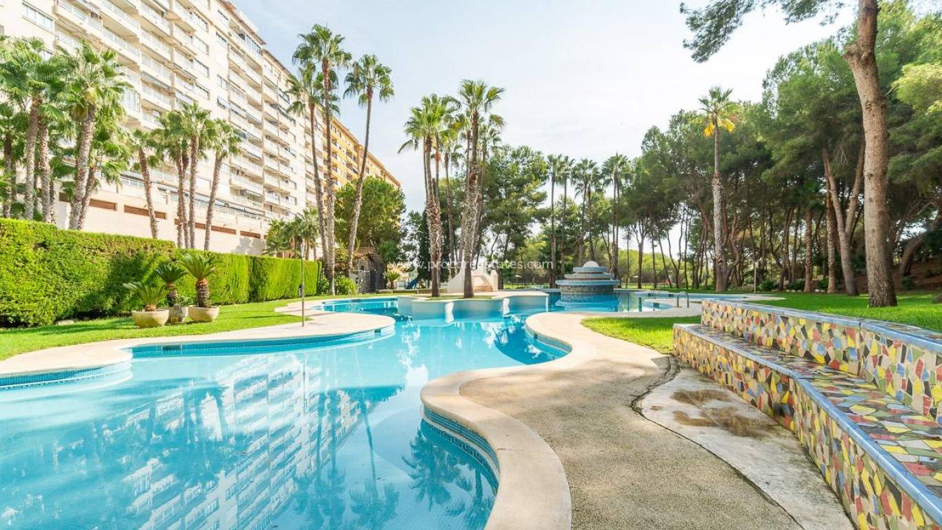 Resale - Apartment - Orihuela Costa - Campoamor