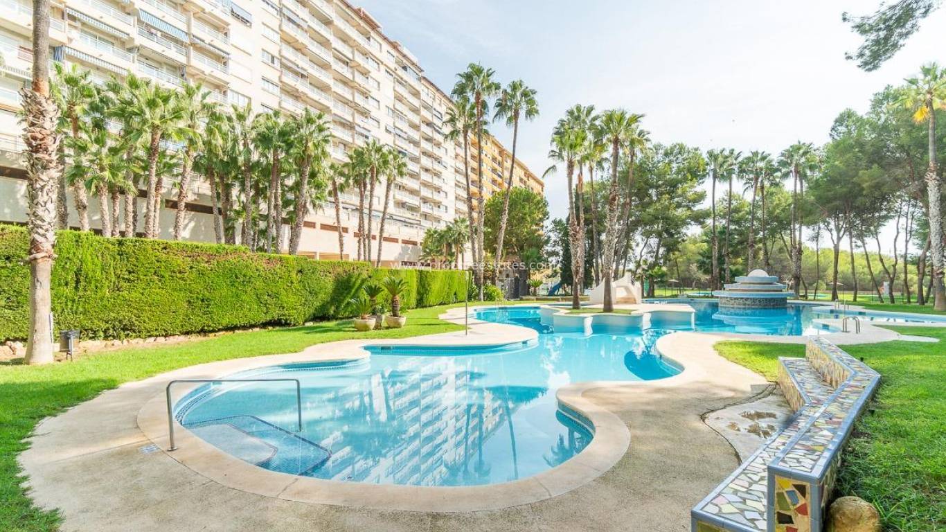 Resale - Apartment - Orihuela Costa - Campoamor