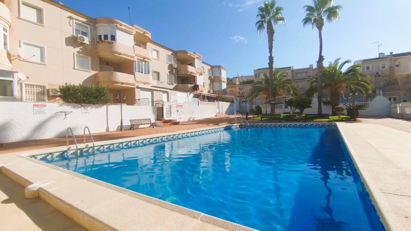 Resale - Apartment - Orihuela Costa - Campoamor