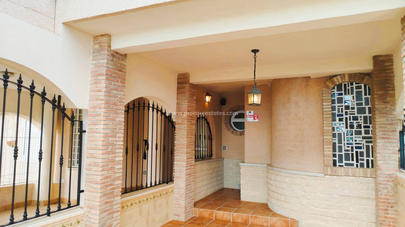 Resale - Apartment - Orihuela Costa - Campoamor