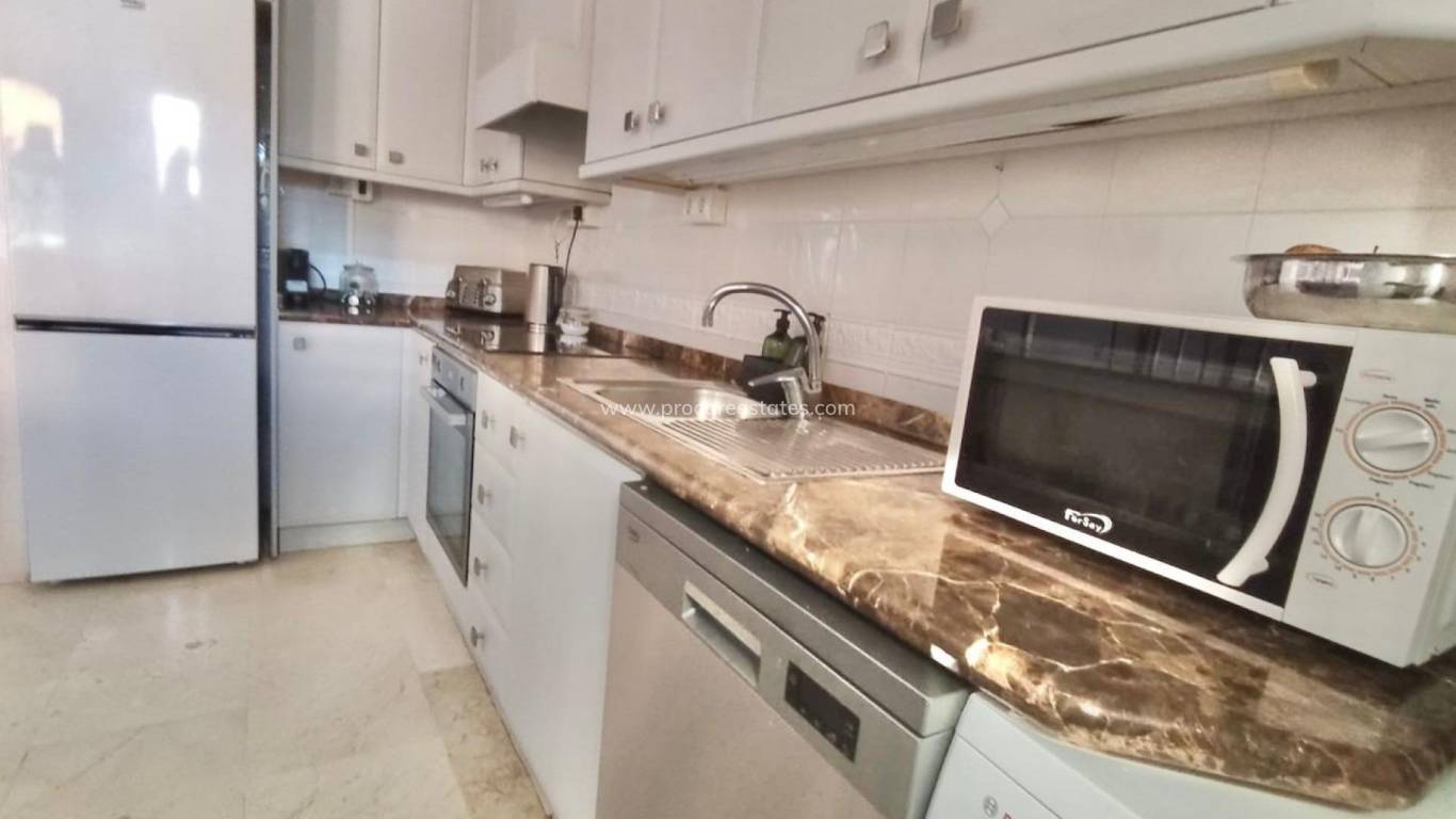 Resale - Apartment - Orihuela Costa - Campoamor