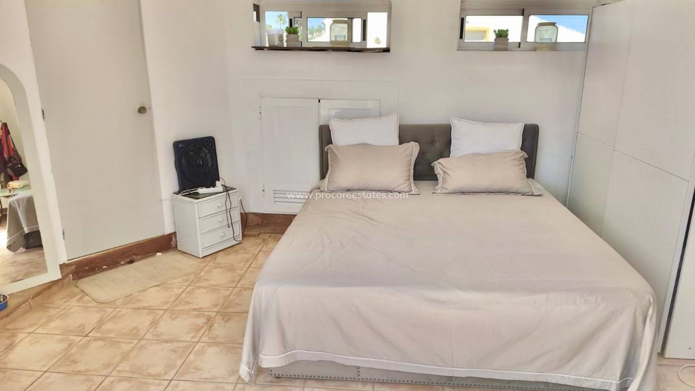 Resale - Apartment - Orihuela Costa - Campoamor