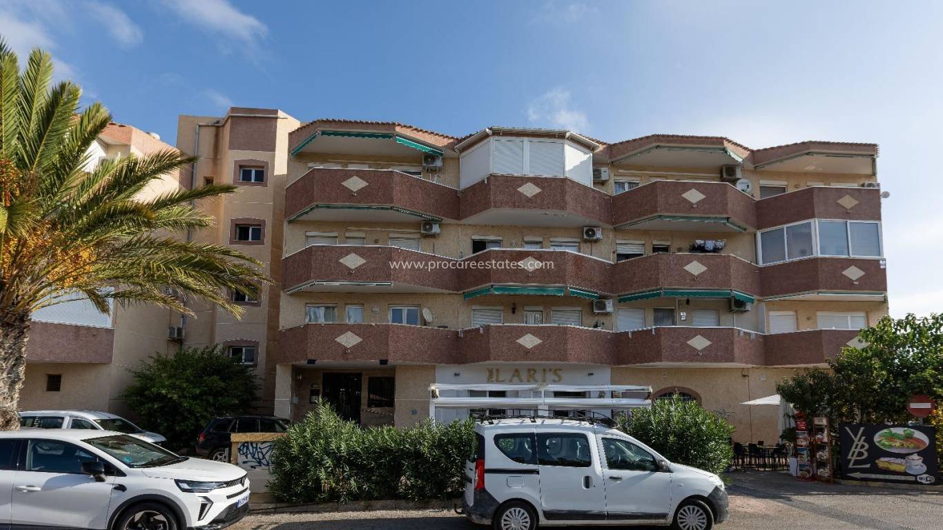 Resale - Apartment - Orihuela Costa - Campoamor