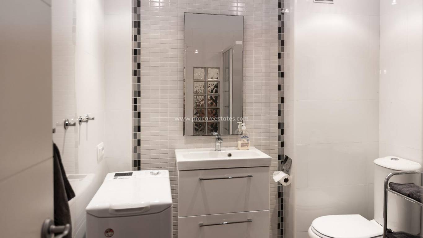 Resale - Apartment - Orihuela Costa - Campoamor