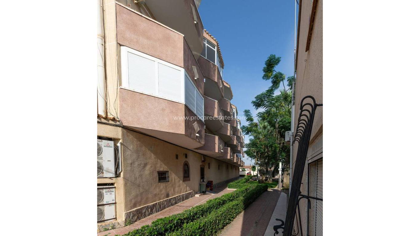 Resale - Apartment - Orihuela Costa - Campoamor