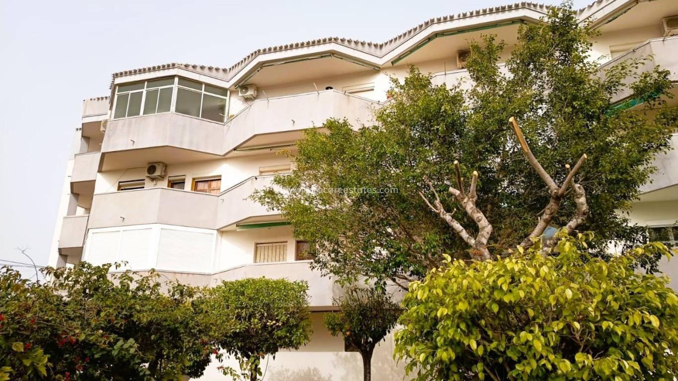 Resale - Apartment - Orihuela Costa - Campoamor