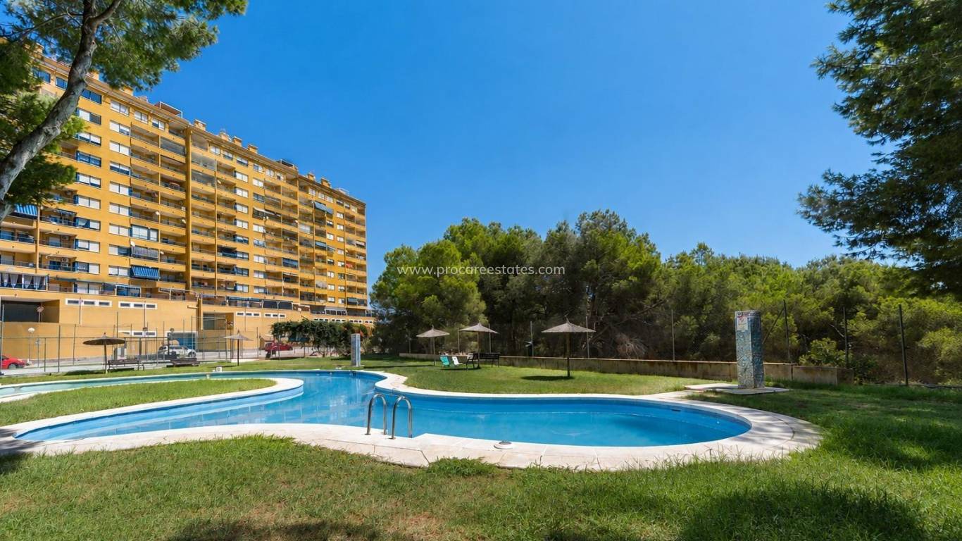 Resale - Apartment - Orihuela Costa - Campoamor