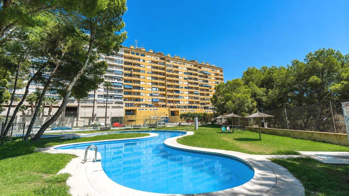 Resale - Apartment - Orihuela Costa - Campoamor