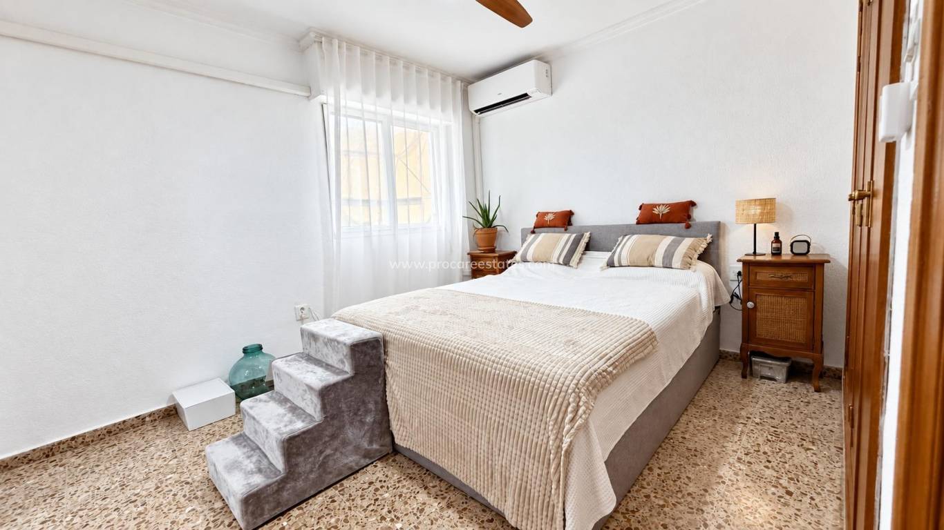 Resale - Apartment - Orihuela Costa - Campoamor