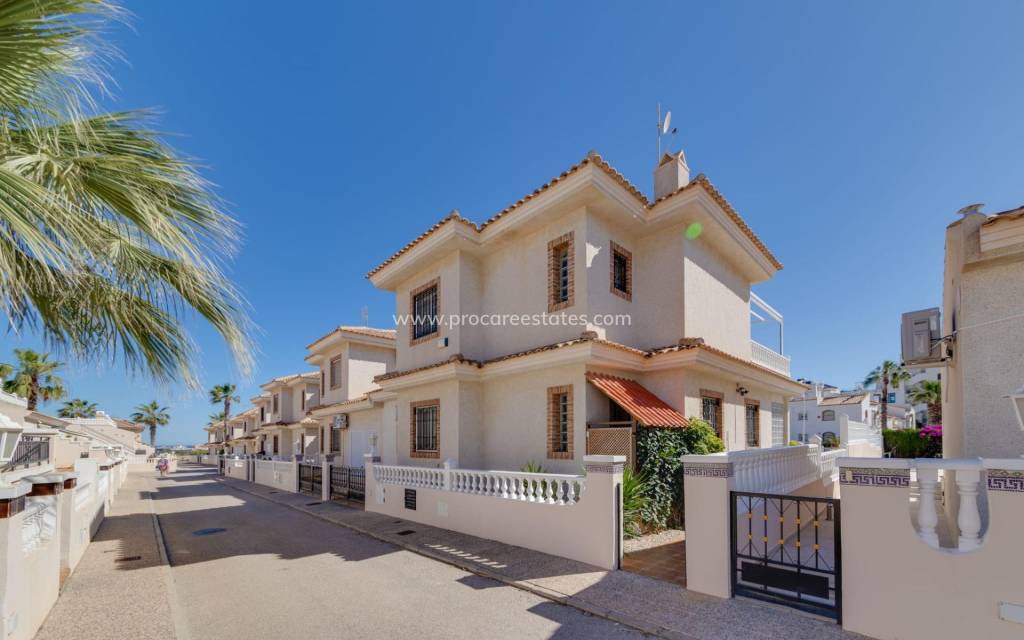 Resale - Apartment - Orihuela Costa - Montezenia