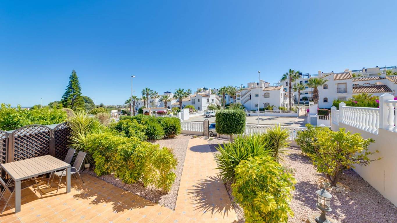 Resale - Apartment - Orihuela Costa - Montezenia